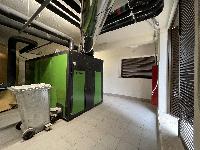 Caldera policombustible de biomasa de 400 kw de potencia capaz de quemar combustibles de biomasa de muy baja calidad y de kilómetro cero